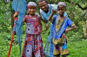 Mit Ali wollen Awena und Abduli Schmetterlinge züchten.