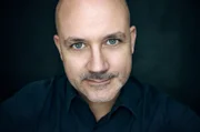 Lachen bis man „meschugge“, also verrückt wird, dafür sorgt der Comedian und Kabarettist Frank Fischer mit seinem Soloprogramm, präsentiert in diesem Spezial.