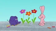 Hase und Elefant lassen Blumen wachsen.