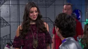 Phoebe Thunderman (Kira Kosarin, l.)