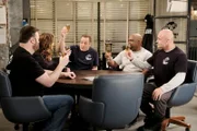 V.l.: Mott (Christopher Brian Roach), Vanessa Cellucci (Leah Remini), Kevin Gable (Kevin James), Tyrone 'Goody' Goodman (Leonard Earl Howze), Rutger (Bas Rutten)