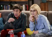Howard (Simon Helberg, l.); Bernadette (Melissa Rauch, r.)