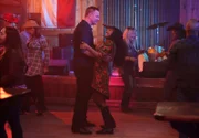 Judd Ryder (Jim Parrack, l.); Grace Ryder (Sierra McClain, r.)