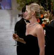 Auf einem Empfang im Naturkundemuseum von New York trifft Ted zu seiner großen Überraschung auf die Aktivistin Zoey (Jennifer Morrison) wieder und lernt eine ganz neue Seite von ihr kennen ...