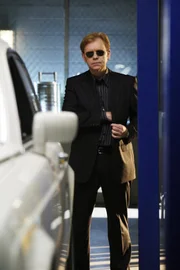 Als die Braut eines aufstrebenden Baseballspielers erschossen wird, begibt sich Caine (David Caruso) mit seinem Team auf die Suche nach dem Mörder ...