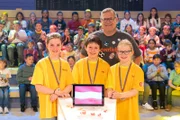 Das gelbe Rateteam aus Leonding/Österreich freut sich über die spannenden Erfahrungen bei "1, 2 oder 3".
