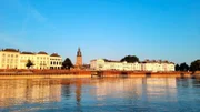 Die Ijsselkade, die neu gestaltete Uferpromenade an der Ijssel in Zutphen.