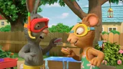 Pip und Posy spielen Meeresforscher und nutzen dafür Kekse als Muscheln.