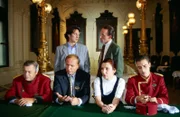 Kommissar Richie Moser (Tobias Moretti) und sein Assistent Stockinger (Karl Markovics) befragen die Angestellten des Hotels, in dem der deutsche Geschäftsmann Bernd Holzmann tot aufgefunden wurde ...