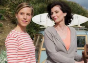 Rosamunde Pilcher - In der Mitte eines Lebens Neuanfang für Ella im Strand-Café: Zoé Weiland als Carol, Marijam Agischewa als Ella