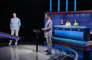 Moderator Alexander Bommes (2.v.l.) mit den Kandidat:innen: Jörg Vermeulen (l.), Sylvia Kurz-Tietz (M.), Merlin Kujajewski (2.v.r.) und Katja Blum-Seidl (r.).