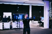 Mithilfe von Motion-Tracking-Technik wird die Quelle „Michael“ in einen Avatar verwandelt: Ein Schauspieler leiht dem Avatar seine Mimik, ein Synchronsprecher seine Stimme. Das Ergebnis: Die animierte Quelle kann in einem nachgestellten Interviewsetting befragt werden und führt virtuell an die Orte seiner „Neonazi-Geständnisse“.