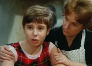 Die 6 Kummerbuben  Ein Besuch Staffel 1, Episode 12 Ausgerissen: Margrith Baumgartner als Alice, Linda Geiser als Sophie Kummer