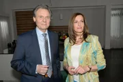 Gerner (Wolfgang Bahro) und Katrin (Ulrike Frank) freuen sich, dass Johanna wieder im Townhouse wohnen wird.