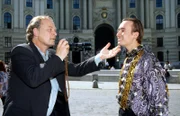 Der deutsche Tourist Bernd Holzmann fotografiert bei seinem Wienbesuch in der Innenstadt einige junge Männer. Dabei lernt er auch Hubert Meixner kennen, den er abends zu sich ins Hotel einlädt. Am nächsten Morgen ist Holzmann tot.