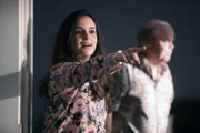 Amy Santiago (Melissa Fumero, l.); Hitchcock (Dirk Blocker, r.)