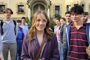 Käthe und ich – Verbotene Liebe Glückliche junge Lehrerin: Paula Kalenberg als Ina Meyrose
