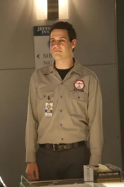Andrew Leeds guest-stars as arch-villain Christopher Pelant in the 'The Sense in the Sacrifice' episode of BONES.