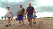 Horst (li.), Micha und Sascha (re.) wollen einen Wettbewerb im Sandburgenbau organisieren