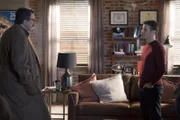 Während Jamie (Will Estes, r.) versucht eine Extrabehandlung von seinem Vater (Tom Selleck, l.) zu bekommen, um einem ehemaligen Cop zu helfen, muss Anthony eine schwierige Entscheidung treffen ...