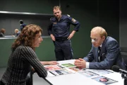 Bibi (Adele Neuhauser) kann nicht fassen, dass ihr Freund "Inkasso Heinzi" (Simon Schwarz, re.) in einen Mordfall verstrickt sein könnte.