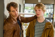 Weil Stefan (Hendrik Duryn) suspendiert wurde, bringt Karin (Jessica Ginkel) ihm seine Sachen nach Hause.