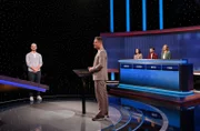 Moderator Alexander Bommes (M.) mit den Kandidat:innen: Pavo Terzic (l.), Andrea Becker (3.v.r.), Gereon Brakhan (2.v.r.) und Meike Fügner (r.).