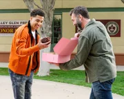 (v.li.): Marcus Scribner (Andre ‚Junior‘ Johnson jr.), Matt Braunger (Jeremy).