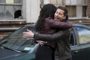 Rosa Diaz (Stephanie Beatriz, l.); Jake Peralta (Andy Samberg, r.)