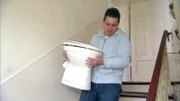 Ebenfalls mit einziehen und mithelfen soll Manfreds 17-jähriger Sohn Marvin (Foto). Doch der hat auf das Schnäppchenhaus-Projekt so gar keine Lust, vor allem wenn er sich um die Entsorgung von Toiletten kümmern soll...