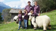 Familie Schnydrig aus dem Wallis mit ihren schönsten Schwarznasenschafen