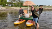 Friso Richter (re.) und Lukas Lowack suchen nach dem perfekte Camping-Traum.