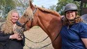 Jenny Wild, Pferd Ginger, Besitzerin Sarah (r.)