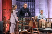 Moderatorin Laura Wontorra (l.), Kochcoach Frank Buchholz und Evelyn Burdecki.