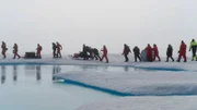 Das Wissenschaftlerteam auf dem Packeis der Arktis.