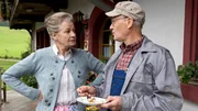 Karl (Peter Schell) weicht Johannes (Ursula Cantieni) Vorwürfen zu seiner Strafe aus.