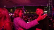 S22F14: Carmen legt mit dem internationalen Star-DJ Like Mike auf