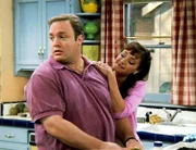 Carrie (Leah Rimini) überredet Doug (Kevin James) ihr zu helfen. Er soll seinen Freund Richie überreden sich mit der Nachbarin zu treffen...