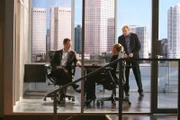 Mac Taylor (Gary Sinise, li.) vom CSI in New York unterstützt seine Kollegen in Miami (re. David Caruso, re.sitz. Emily Procter) bei der Suche nach dem Serienmörder Darius.