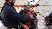 S22F14: Die Geissens wollen auf die längste Zipline der Welt - machen sich aber in die Hose. Eine extrem wackelige Angelegenheit.