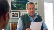 Benedikt Beissl (Andreas Giebel) geht mit Jerry Paulsen und Sophia Strasser die Krankenakte des Verstorbenen durch.