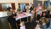 Drei Tauffamilien, vier Taufkinder und viele Gäste sind da, um zu feiern.