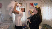Die Vorbereitungen auf die Vierfach-Taufe laufen auf Hochtouren - doch bei einem Elternpaar hängt der Haussegen schief. Schaffen es Tim und Lavinia sich den Kindern zuliebe zusammenzuraufen?