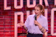 Wahl-Berlinerin Kristina Bogansky bringt als Comedienne die weibliche Sicht auf die unterschiedlichen Themen in die Runde und Lokalmatador.