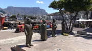 Auf dem Nobel Square in der Waterfront stehen die Skulpturen der vier großen Persönlichkeiten Südafrikas - die Friedensnobelpreisträger Albert John Luthuli, Desmond Tutu, Frederik Willem de Klerk und Nelson Mandela.