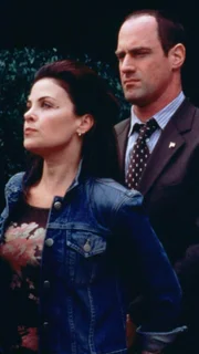 Schauspielerin Gloria Stanfield (Sherilyn Fenn) hat heimlich ihren minderjährigen Stiefsohn geheiratet. Als Detective Elliot Stabler (Christopher Meloni) sie findet, wurde sie erst kürzlich brutal vergewaltigt und ist im dritten Monat schwanger.
