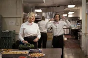 Bobbi St. Brown (Jennifer Coolidge, l.); Roman DeBeers (Martin Starr, r.)