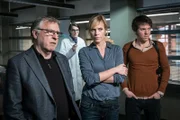 Hajo Trautzschke (Andreas Schmidt-Schaller, l.), Lorenz Rettig (Daniel Steiner, 2.v.l.), Ina Zimmermann (Melanie Marschke, 2.v.r.) und Tom Kowalski (Steffen Schroeder, r.).