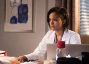Chicago Med Generationenkonflikt - Generation Gap Staffel 2, Episode 20 Es geht ihr schlecht : Mekia Cox als Dr. Robin Charles