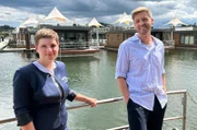 Floating Village am Brombachsee - Elisabeth Hecht mit Moderator Johannes Zenglein.